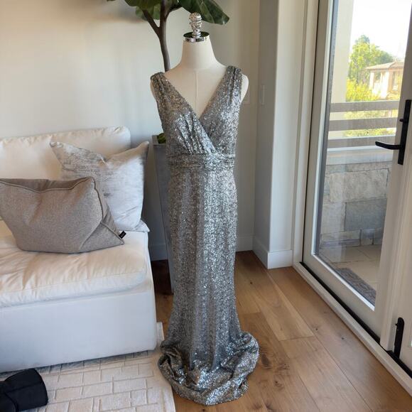 Badgley Mischka Dresses & Skirts - Badgley Mischka Silver Sequin Gown Size 6 Elegant Sleeveless Formal Dress